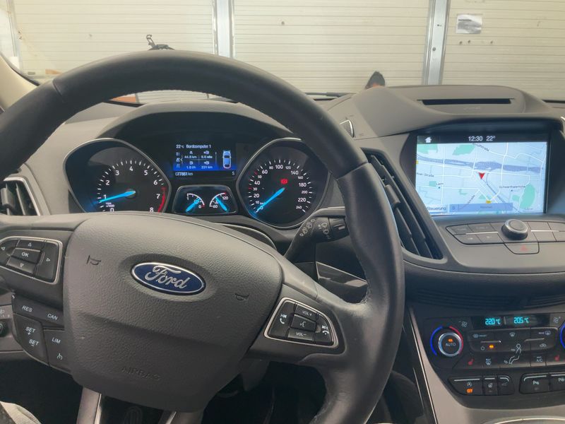 Ford Kuga 1.5 EcoBoost Titanium 2019 – снимка 17