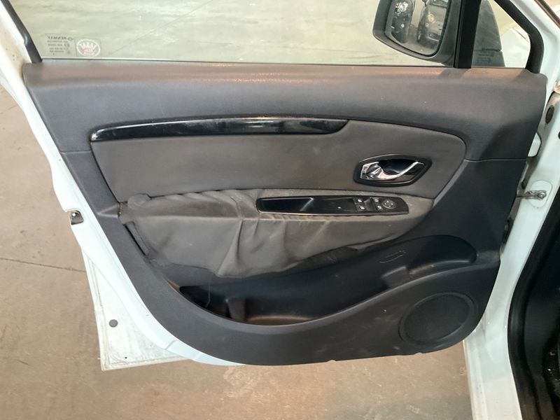 Renault Scenic 1.5 dCi Life 2014 – снимка 30