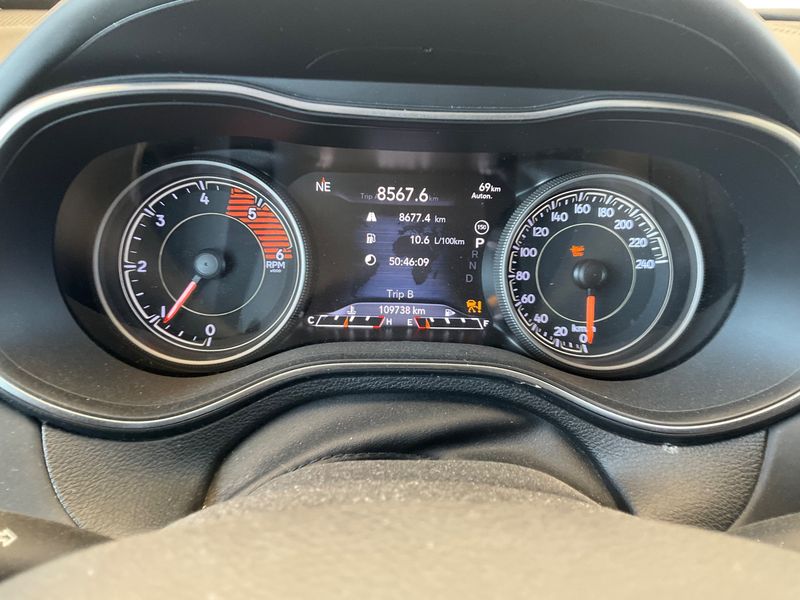 Jeep Cherokee 2.2 M-Jet Overland 4x4 2019 – снимка 18