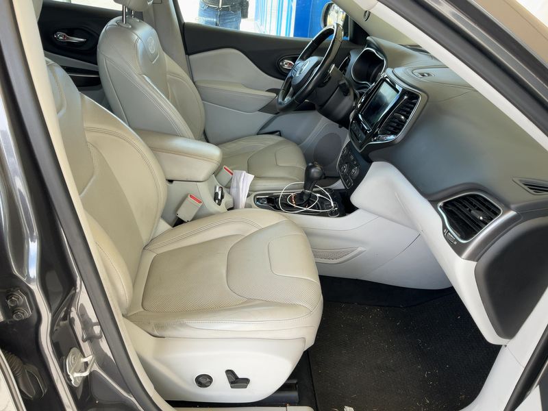 Jeep Cherokee 2.2 M-Jet Overland 4x4 2019 – снимка 16