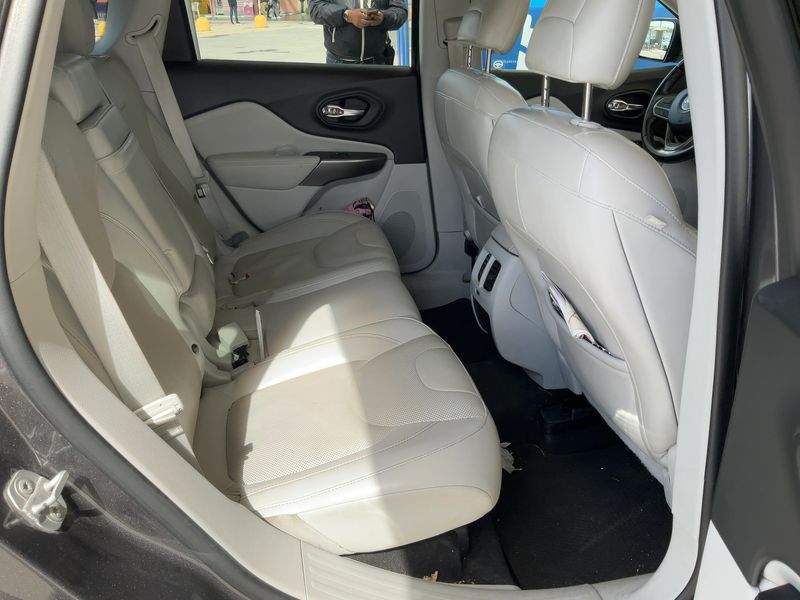 Jeep Cherokee 2.2 M-Jet Overland 4x4 2019 – снимка 19