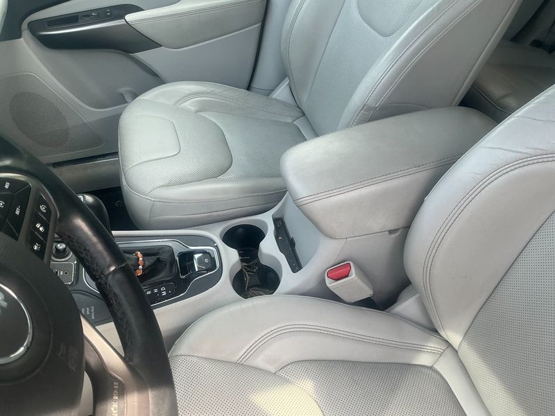 Jeep Cherokee 2.2 M-Jet Overland 4x4 2019 – снимка 25