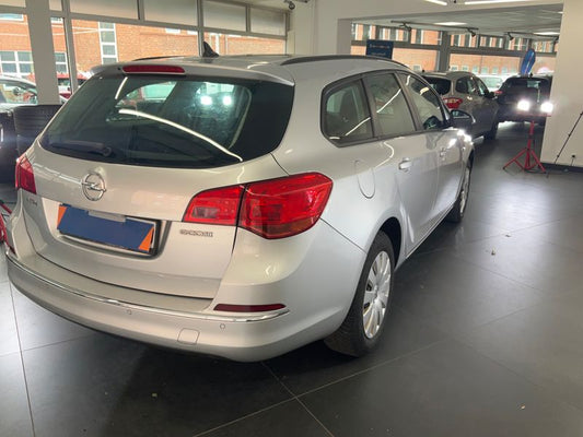 Opel Astra 1.6 CDTI DPF Edition 2014 – снимка 2