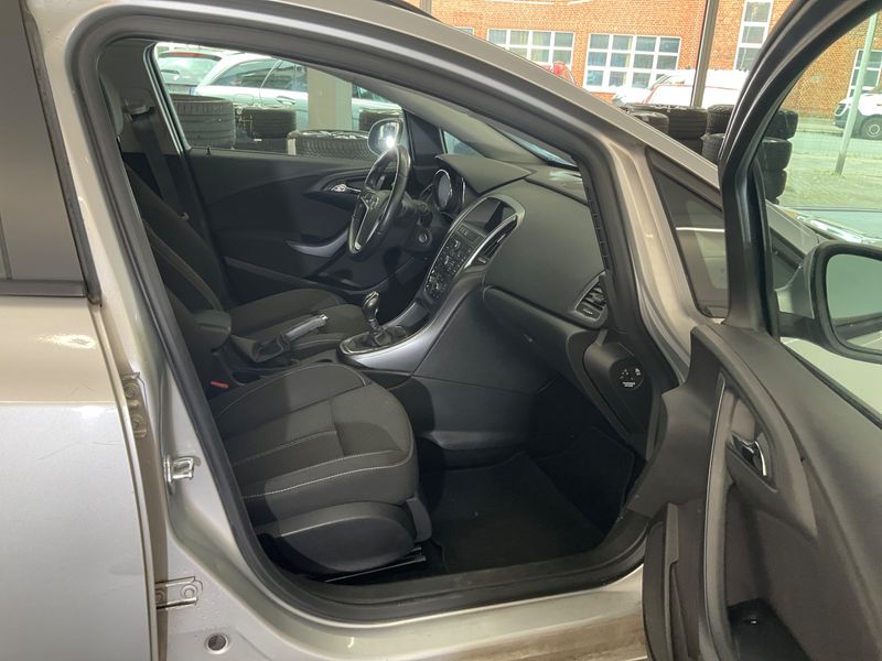 Opel Astra 1.6 CDTI DPF Edition 2014 – снимка 3