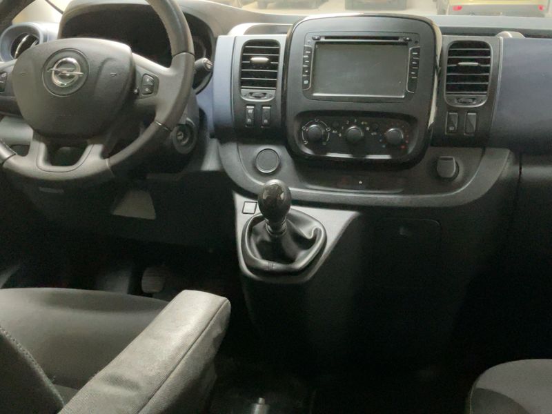 Opel Vivaro 1.6 CDTI Biturbo Combi L1H1 2,7t 2017 – снимка 18