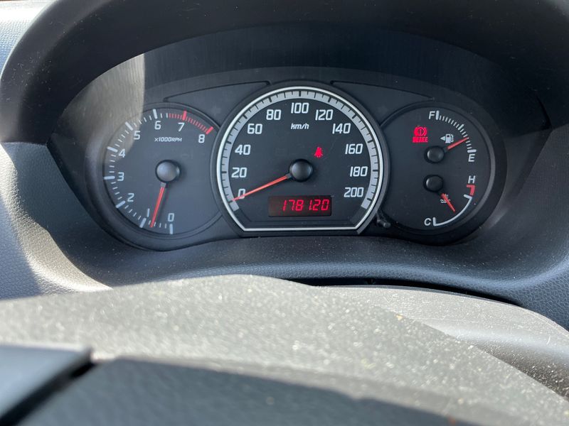 Suzuki Swift 1.3 Comfort 2010 – снимка 4