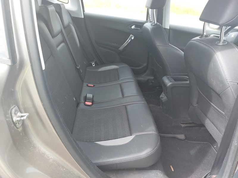 Peugeot 2008 1.2 VTi Allure 2014 – снимка 14