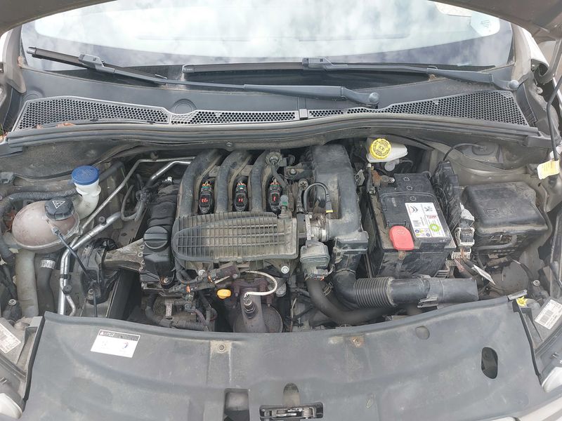 Peugeot 2008 1.2 VTi Allure 2014 – снимка 8