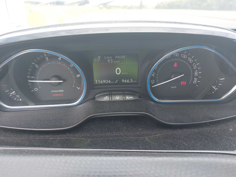 Peugeot 2008 1.2 VTi Allure 2014 – снимка 12