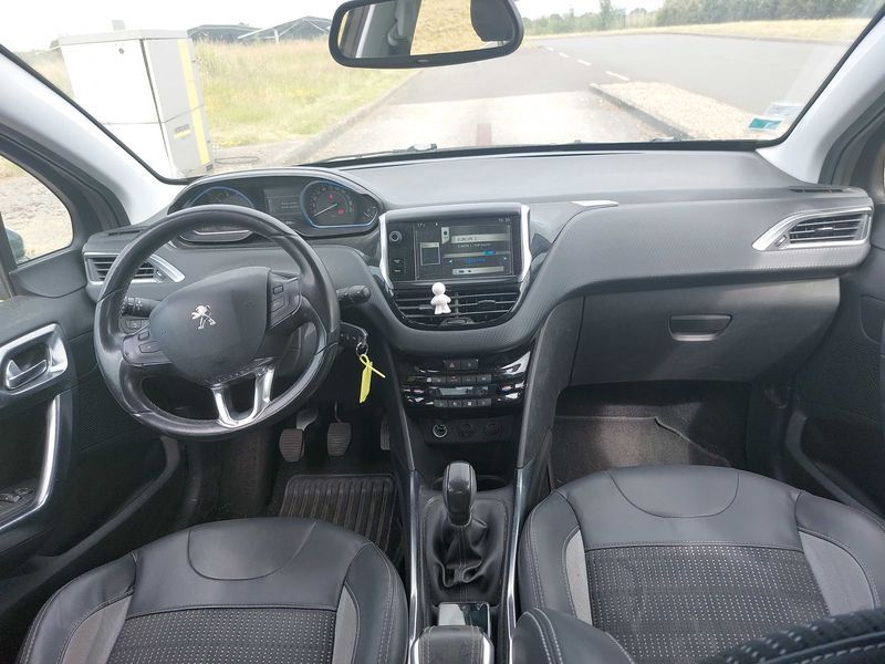 Peugeot 2008 1.2 VTi Allure 2014 – снимка 11