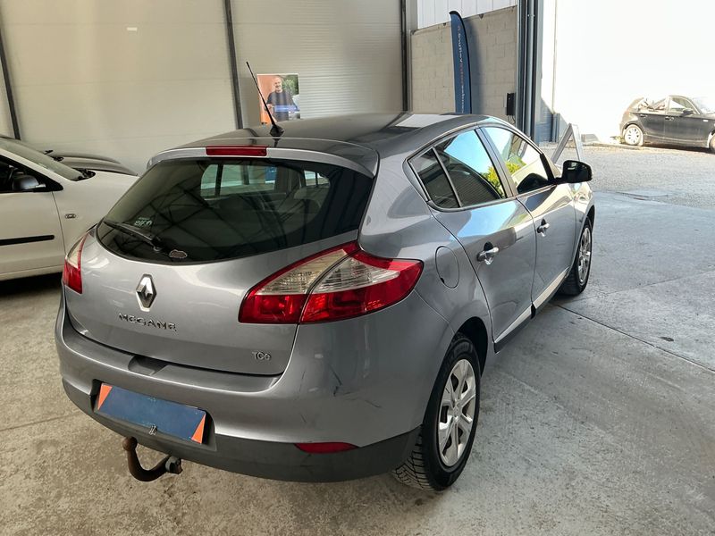 Renault Megane 1.4 TCe Expression 2010 – снимка 2