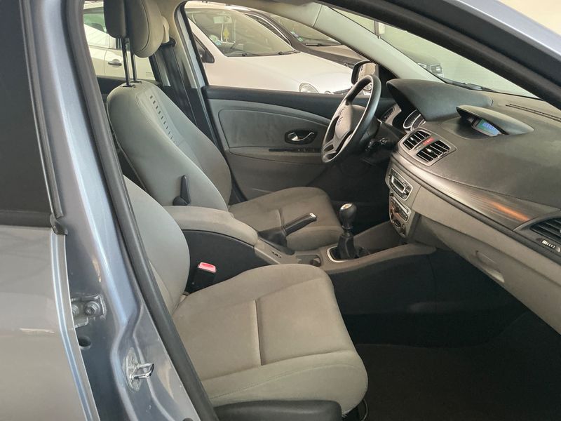 Renault Megane 1.4 TCe Expression 2010 – снимка 3