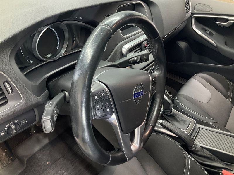 Volvo V40 2.0 D3 Momentum 2014 – снимка 24