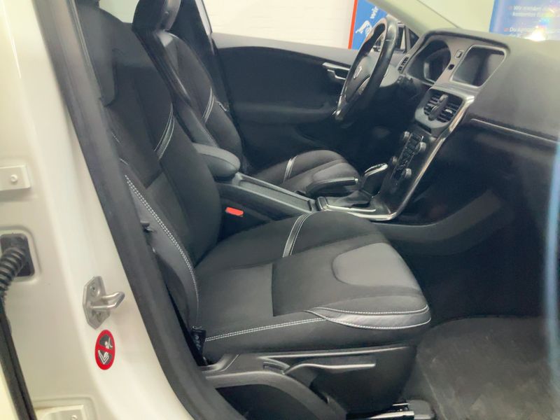 Volvo V40 2.0 D3 Momentum 2014 – снимка 17