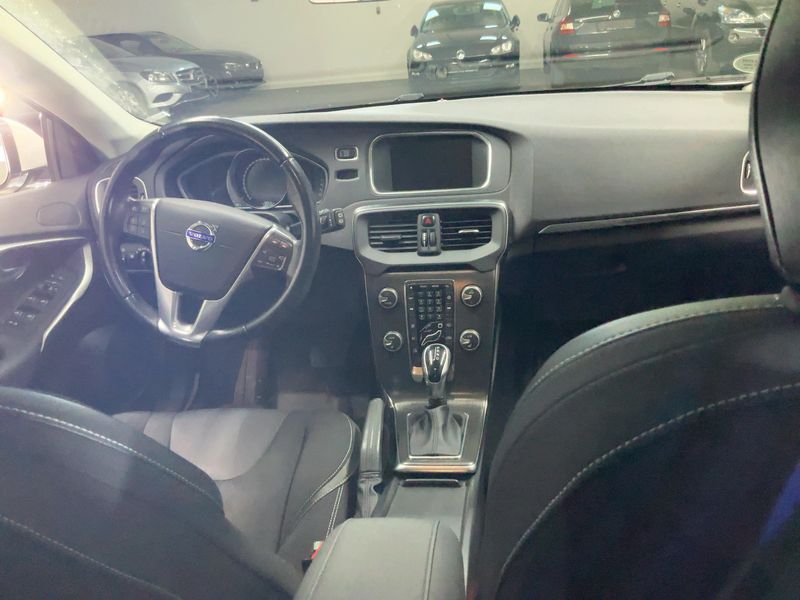 Volvo V40 2.0 D3 Momentum 2014 – снимка 18