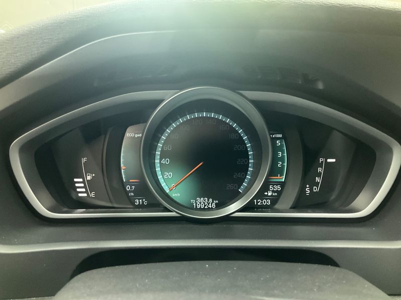 Volvo V40 2.0 D3 Momentum 2014 – снимка 19