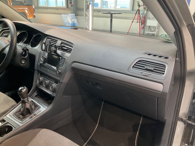 Volkswagen Golf VII 1.2 TSI Trendline BlueMotion Tech 2013 – снимка 22