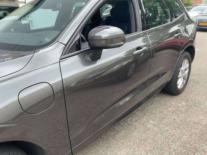 Volvo XC60 2.0 T8 Plug-in Hybrid Business AWD 2018 – снимка 4