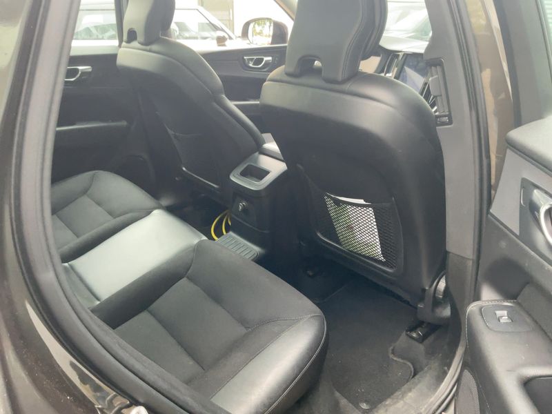 Volvo XC60 2.0 T8 Plug-in Hybrid Business AWD 2018 – снимка 19