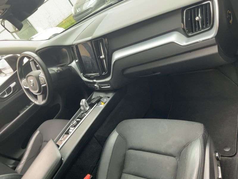 Volvo XC60 2.0 T8 Plug-in Hybrid Business AWD 2018 – снимка 17