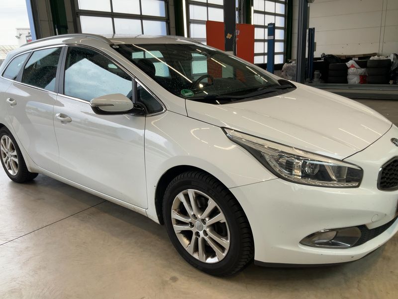 Kia cee'd 1.6 CRDi Vision 2013 – снимка 12