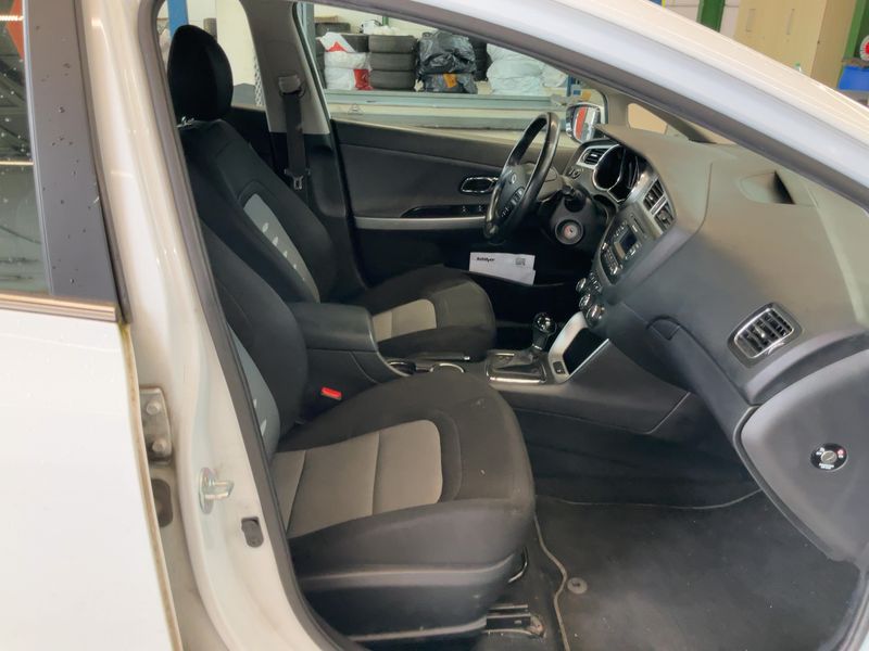 Kia cee'd 1.6 CRDi Vision 2013 – снимка 17