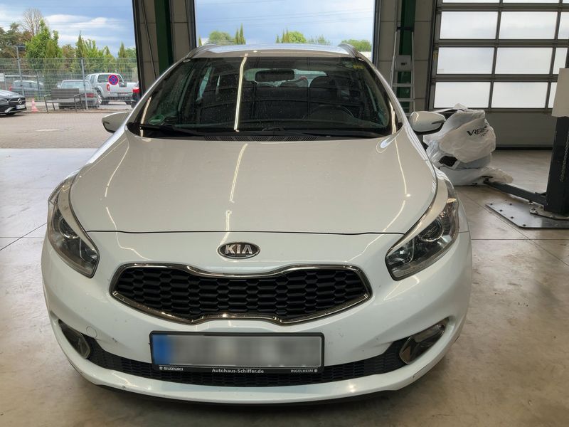 Kia cee'd 1.6 CRDi Vision 2013 – снимка 14