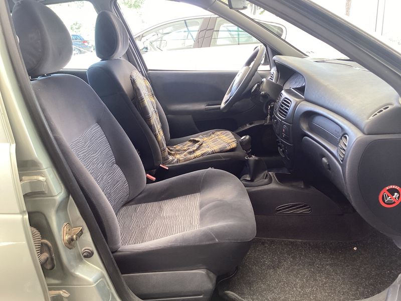 Renault Megane 1.9 dTi Diesel Authentique 2003 – снимка 3