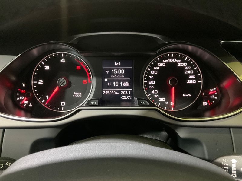 Audi A4 2.0 TDI Ambition 2012 – снимка 13