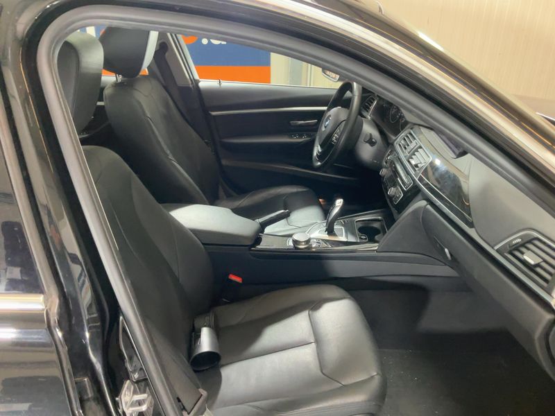 BMW 3er 320i 2018 – снимка 16