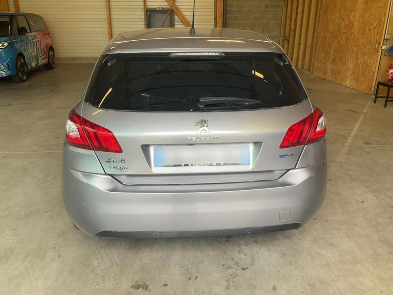 Peugeot 308 1.2 e-THP Allure 2017 – снимка 7