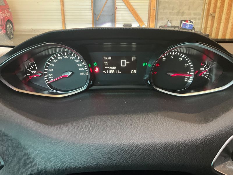 Peugeot 308 1.2 e-THP Allure 2017 – снимка 18