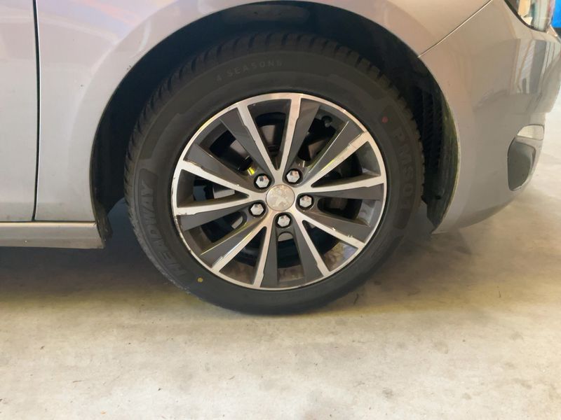 Peugeot 308 1.2 e-THP Allure 2017 – снимка 11