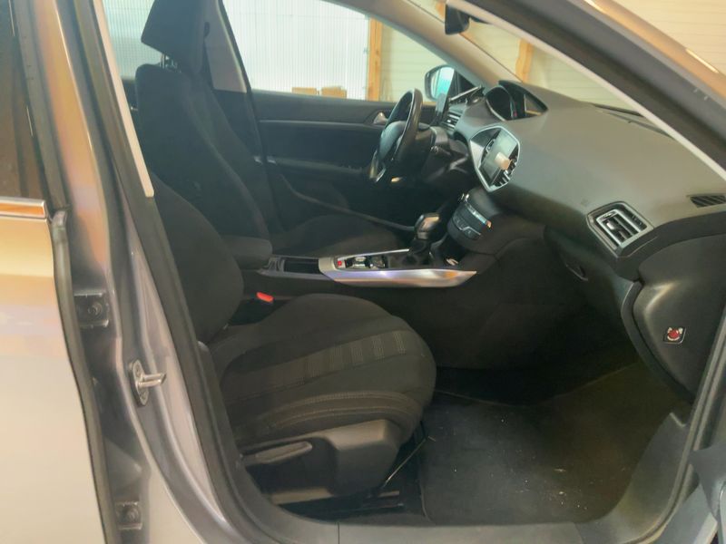 Peugeot 308 1.2 e-THP Allure 2017 – снимка 16