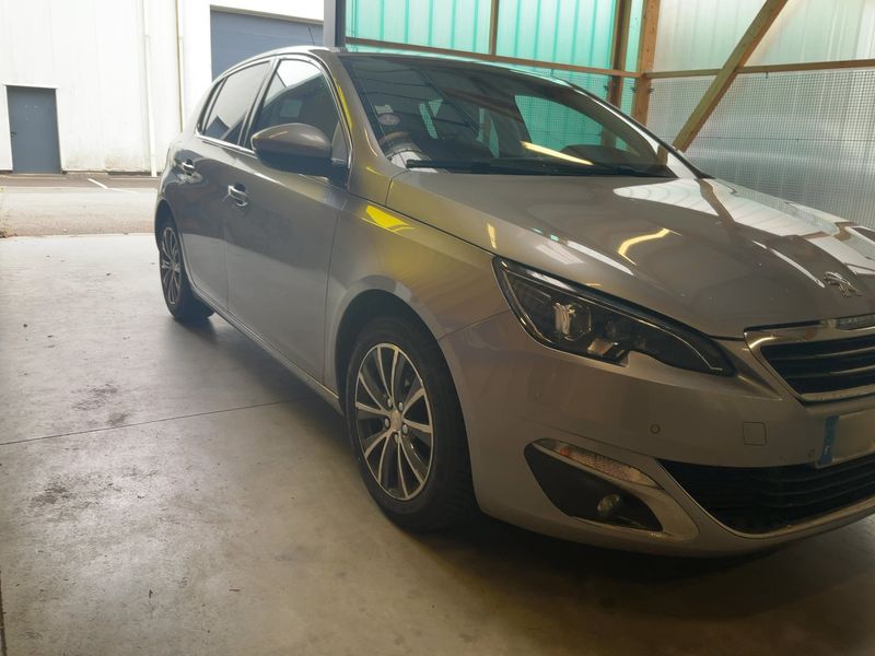Peugeot 308 1.2 e-THP Allure 2017 – снимка 12