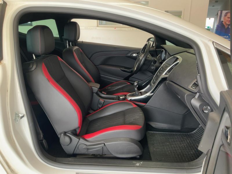 Opel Astra GTC 2.0 CDTI Biturbo BiTurbo 2014 – снимка 16