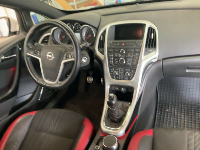 Opel Astra GTC 2.0 CDTI Biturbo BiTurbo 2014 – снимка 17