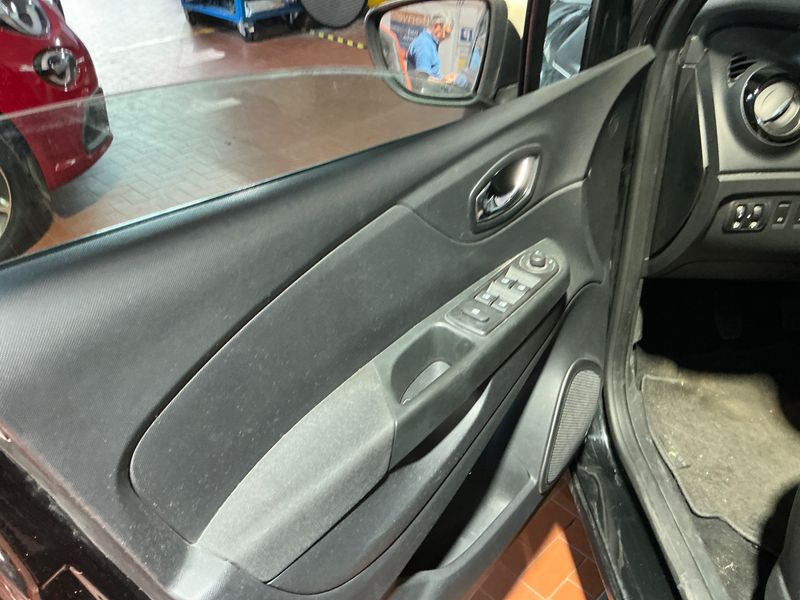 Renault Captur 1.5 dCi Energy Business Eco2 2015 – снимка 28