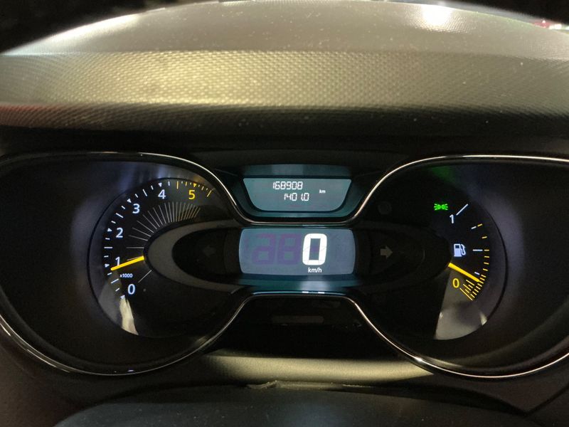 Renault Captur 1.5 dCi Energy Business Eco2 2015 – снимка 18