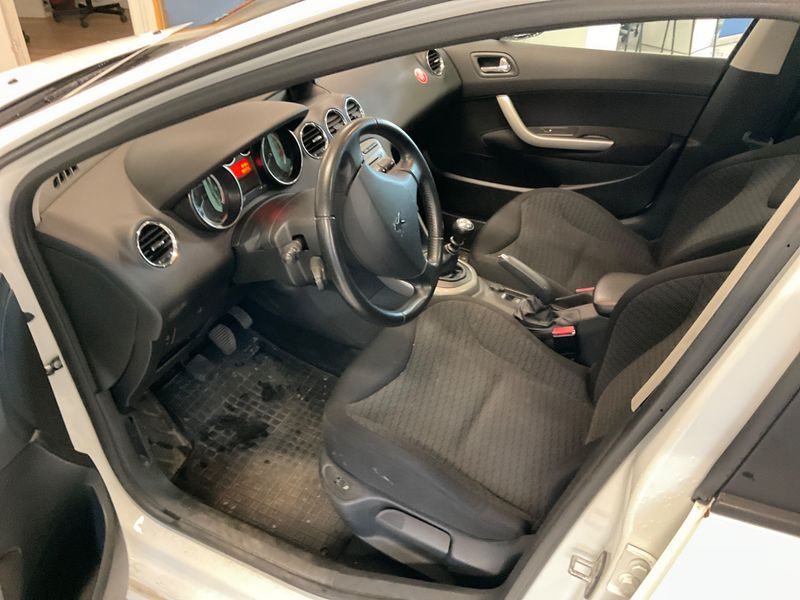 Peugeot 308 1.6 THP Feline 2009 – снимка 3