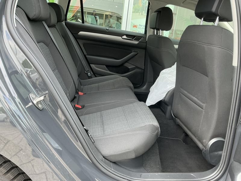 Volkswagen Passat 2.0 TDI Business 4Motion 2020 – снимка 19
