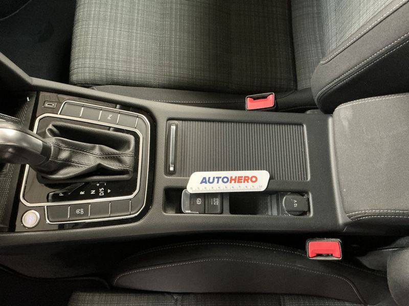 Volkswagen Passat 2.0 TDI Business 4Motion 2020 – снимка 28