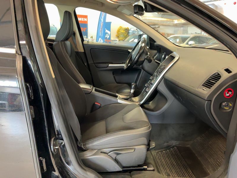 Volvo XC60 2.0 DRIVe Momentum 2012 – снимка 17