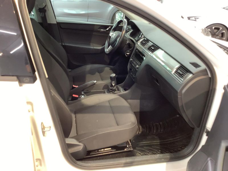 Skoda Rapid Spaceback 1.2 TSI Ambition 2015 – снимка 17