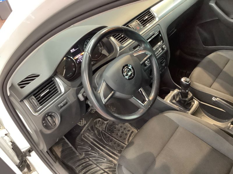 Skoda Rapid Spaceback 1.2 TSI Ambition 2015 – снимка 33