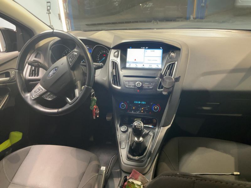 Ford Focus 1.0 EcoBoost Business 2017 – снимка 17