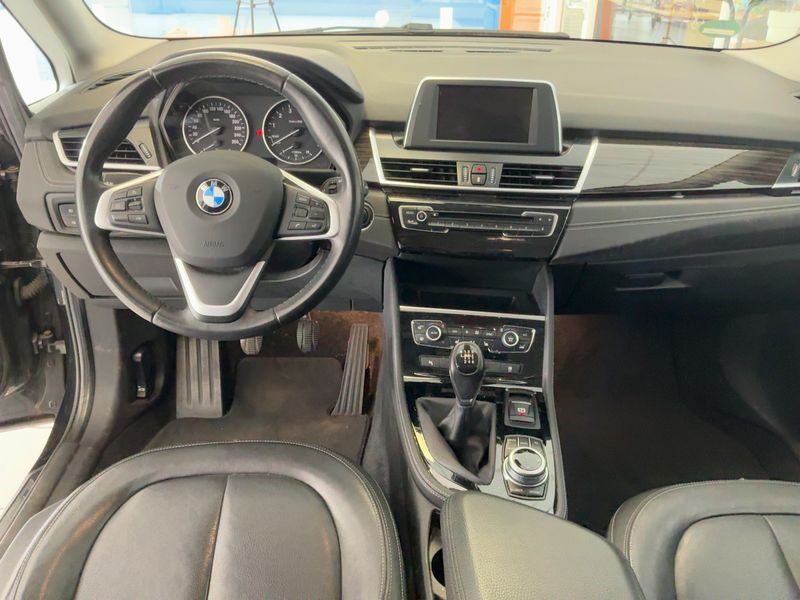 BMW 2er 218i Gran Tourer Luxury Line 2017 – снимка 17