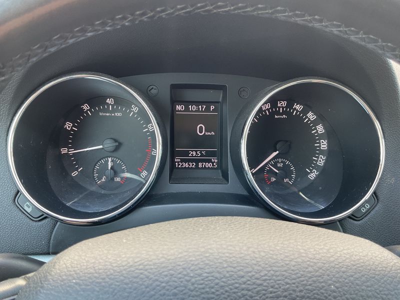 Skoda Yeti 1.2 TSI Active 2015 – снимка 18