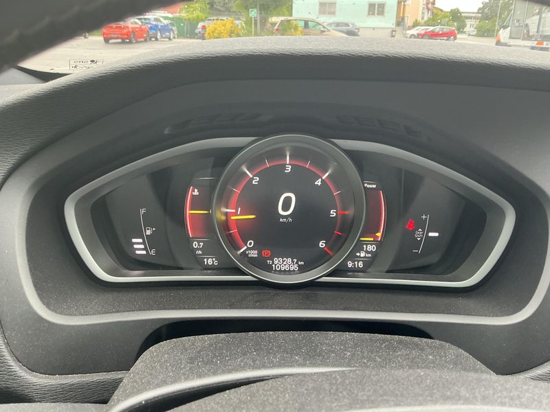 Volvo V40 2.0 D3 R-Design 2016 – снимка 18