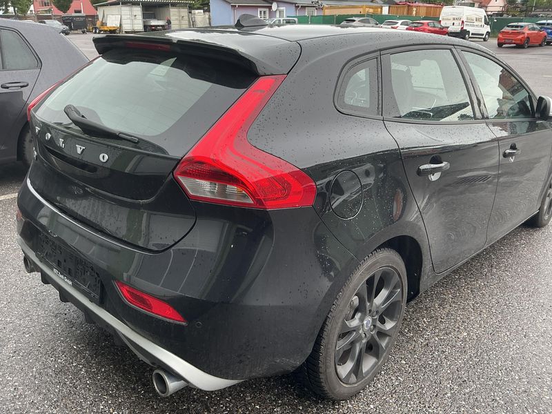 Volvo V40 2.0 D3 R-Design 2016 – снимка 8